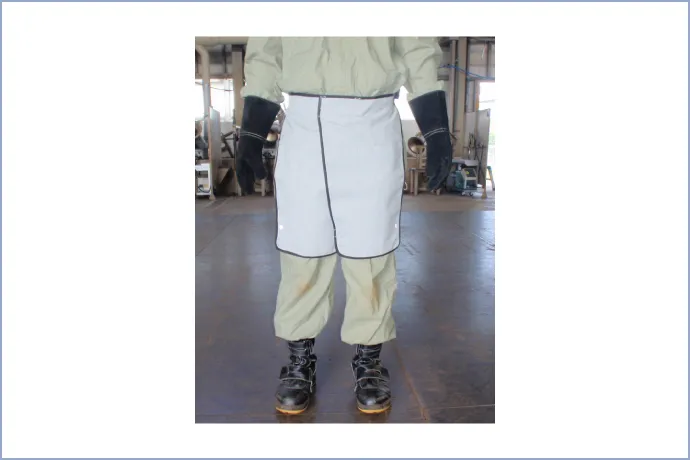 開発中の手袋と大腿部用保護具